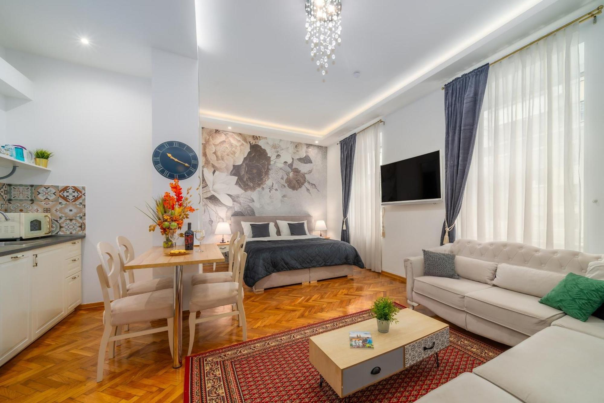 Aurelia Antik & Rooms, Center *