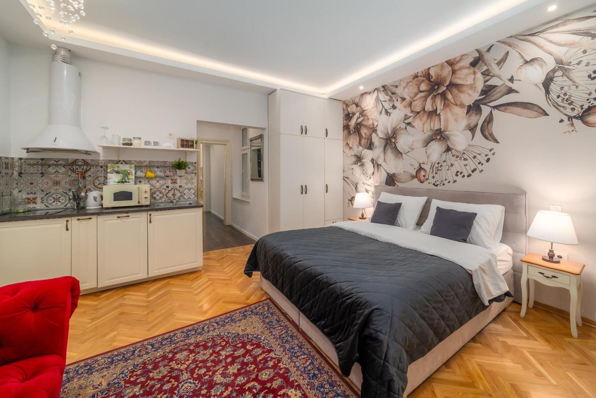 Aurelia Antik & Rooms, Center