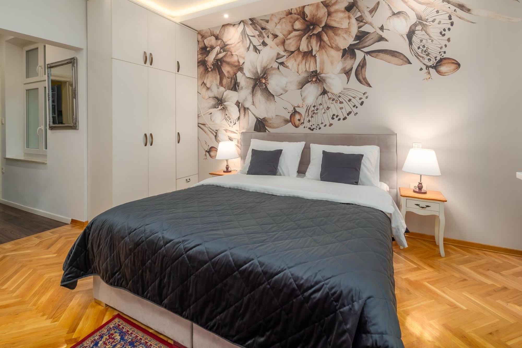 Aurelia Antik & Rooms, Center
